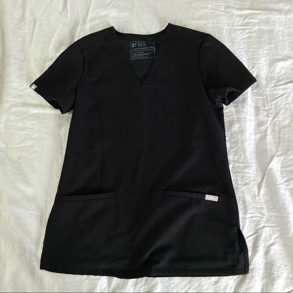 Figs scrubs Women’s 3 pocket casma top in black XXS